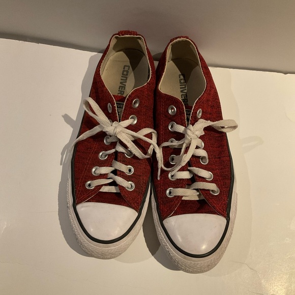 Converse Red Low Top shoes - Picture 2 of 7